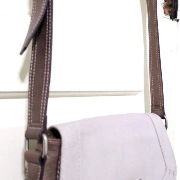 NEW Tignanello Beige Brown 100% Leather Shoulder Bag Purse Magnet Flap Adjust - Picture 5 of 13